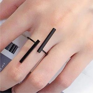 MODERN CHIC BAR CUFF RING